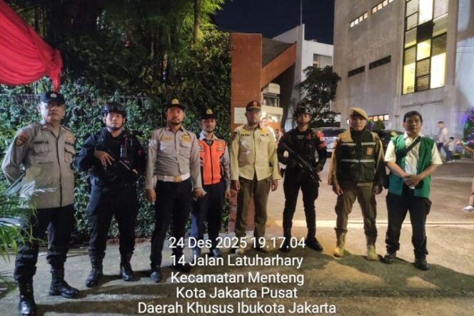 
					Polsek Metro Menteng Amankan Misa Natal Gereja Ignatius Loyola Berjalan Aman dan Kondusif