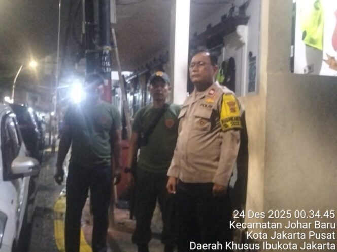 
					Sambang Poskamling RW 07, Bhabinkamtibmas Johar Baru Perkuat Cooling System Dini Hari