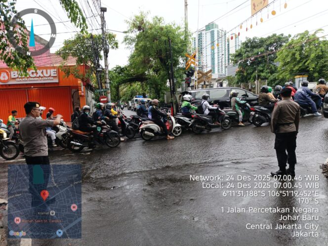 
					Pengaturan Lalu Lintas Pagi Hari, Polsek Johar Baru Pastikan Kelancaran Arus Jelang Natal