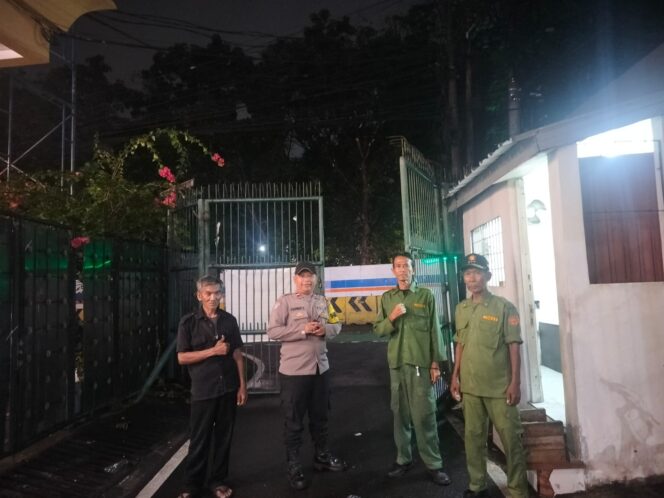 
					Bhabinkamtibmas Duri Pulo Sambangi Satkamling, Perkuat Kewaspadaan Lingkungan