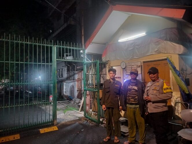 
					Bhabinkamtibmas Sambangi Pos Kamling RW 02 Duri Pulo, Perkuat Sinergi Jaga Kamtibmas Lingkungan