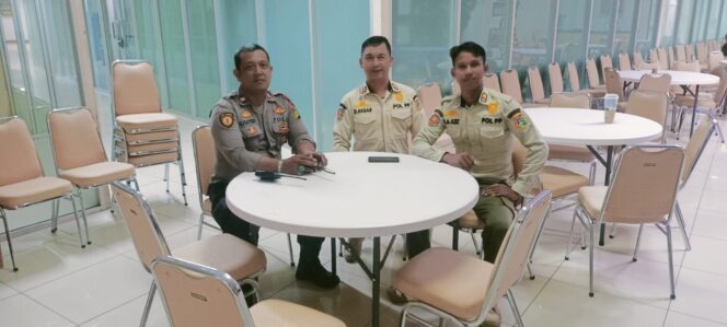 
					Polsek Metro Tanah Abang Amankan Ibadah Natal di Gereja Diaspora Thamrin City Berjalan Lancar