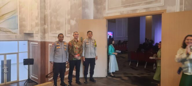 
					Polri Lakukan Pengamanan Ketat Warnai Perayaan Natal di Gereja Glow Fellowship Centre Tanah Abang