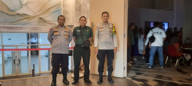 
					Polisi Layani Ibadah Natal di Gereja Glow Thamrin Residences, Jemaat Beribadah dengan Aman dan Nyaman