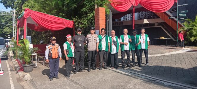 
					Polsek Metro Menteng Jaga Kondusivitas Misa Natal Gereja Ignatius Loyola Menteng