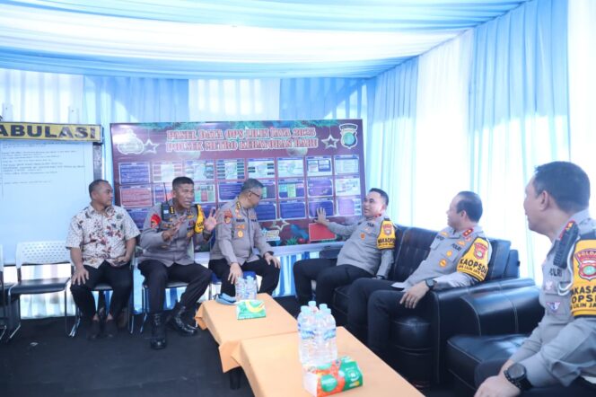 
					Kapolda Metro Jaya Tinjau Pospam dan Pantau Ibadah Natal di Jakarta