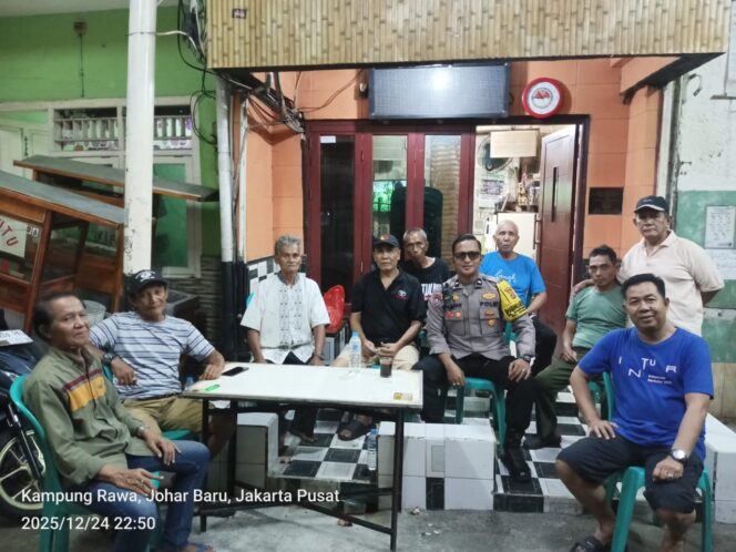 
					Perkuat Keamanan Lingkungan, Bhabinkamtibmas Kampung Rawa Sambangi Pos Kamling RW 01