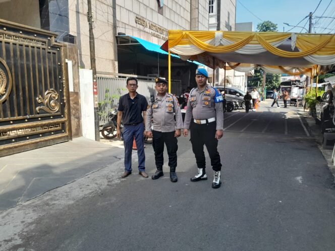 
					Pelayanan Humanis Polri, Polsek Johar Baru Amankan Ibadah Natal 2025 di Gereja Bethesda Berjalan Tertib