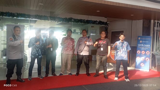 
					Polisi Hadir Amankan Misa Natal Gereja Kanisius Berlangsung Aman dan Kondusif