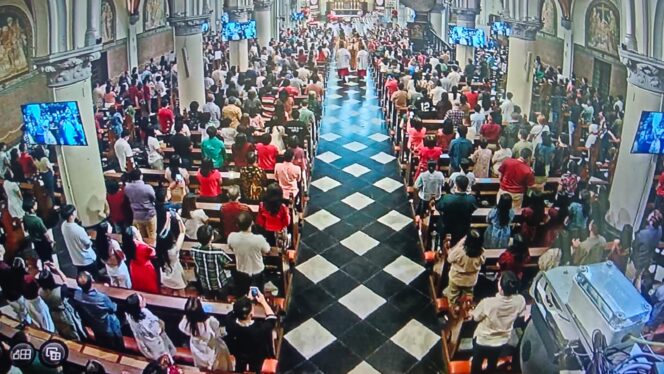 
					Ribuan Jemaat Natal di Katedral Dijaga Ketat Polisi” Ibadah Natal nyaman Dan Aman