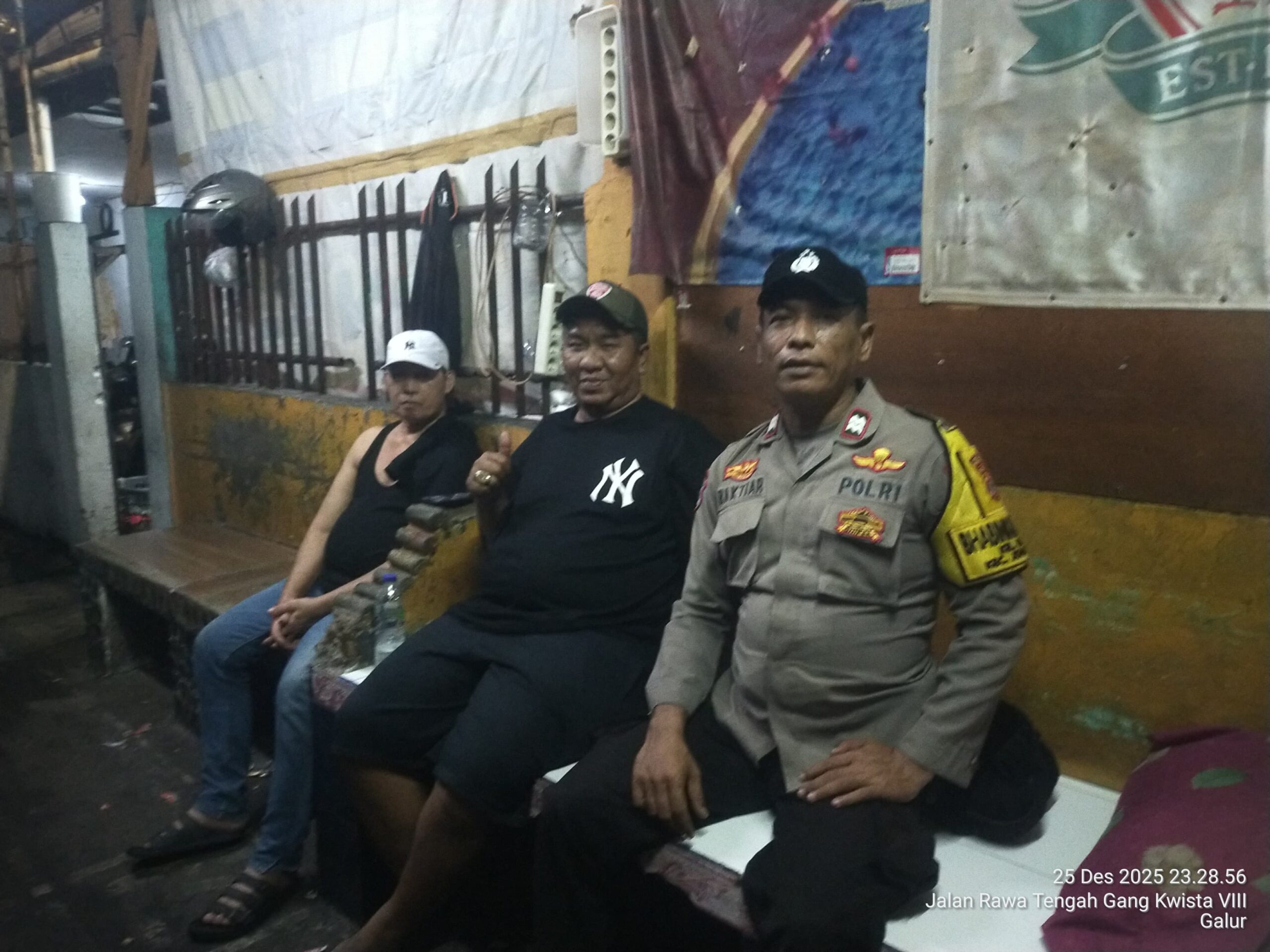 Jelang Pergantian Tahun, Polisi dan Warga Galur Perkuat Jaga Lingkungan Lewat Sambang Pos Kamling