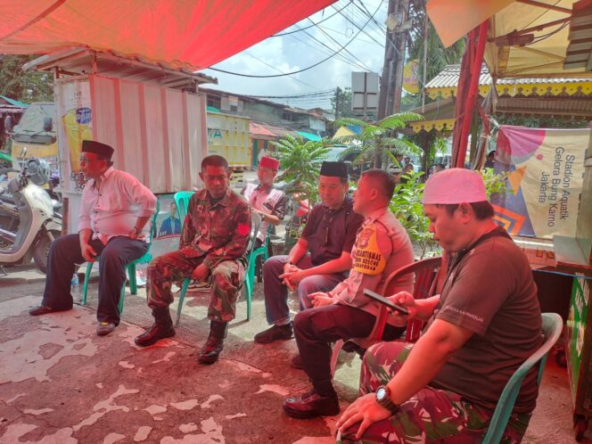 
					Sentuhan Kemanusiaan Polri, Bhabinkamtibmas Kebon Kosong Melayat Tokoh Warga