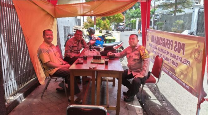 
					Patroli Dialogis Polsek Menteng Perkuat Pengamanan Nataru di Gereja HKBP Menteng