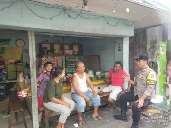 
					Polisi Sambangi Warga Galur, Perkuat Deteksi Dini Kamtibmas Jelang Tahun Baru