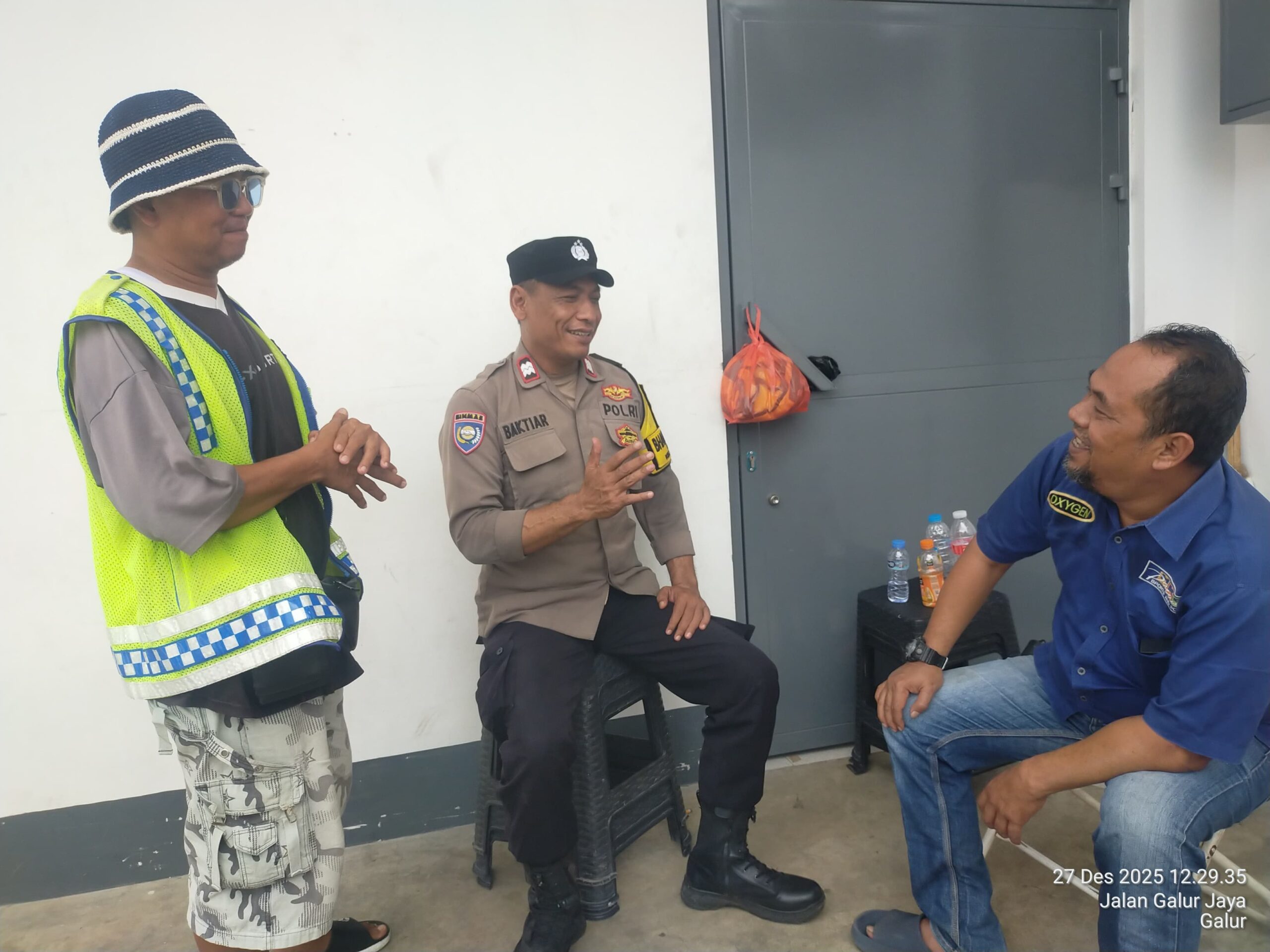 Sambang Warga Libur Nataru, Bhabinkamtibmas Galur Perkuat Kamtibmas Jelang Tahun Baru