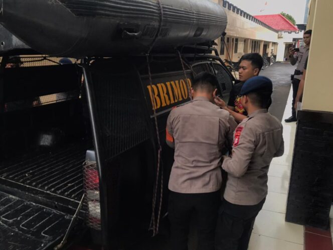 
					Brimob Polda Metro Jaya Perkuat Kesiapsiagaan SAR