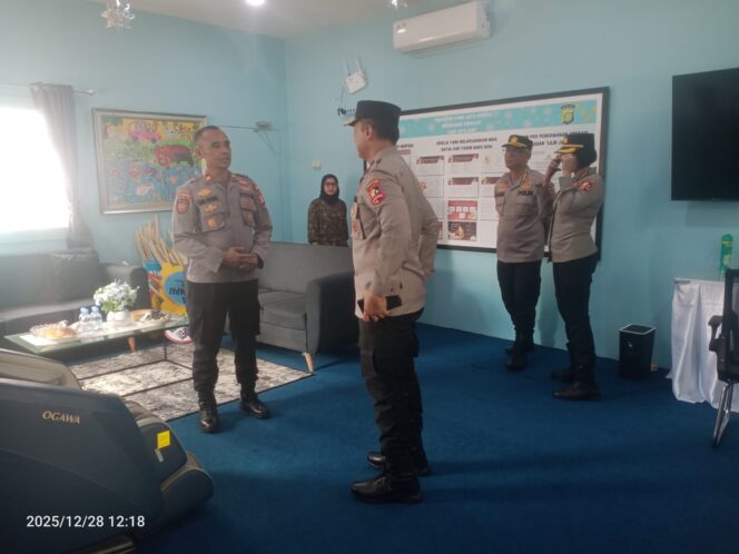 
					Tim Inspektorat Mabes Polri Supervisi Pospam Nataru Bundaran HI Situasi Aman Kondusif