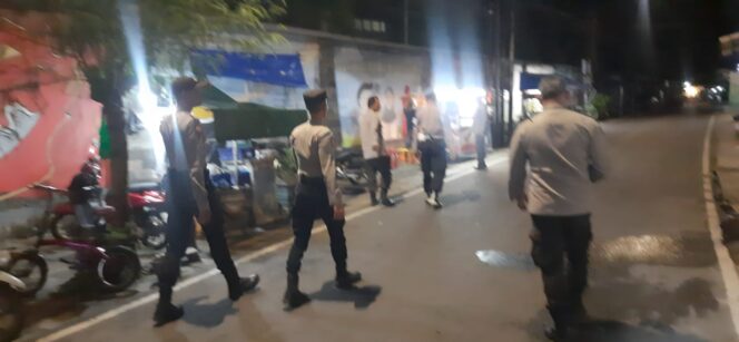 
					Patroli Tiga Pilar Menteng Jelang Tahun Baru, Intensifkan Pengamanan Wilayah Kalipasir Dan Sekitarnya