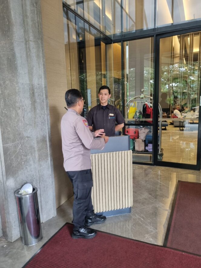 
					Bhabinkamtibmas Karet Tengsin Laksanakan Kunjungan dan Koordinasi Keamanan di Hotel Somerset Menjelang Tahun Baru