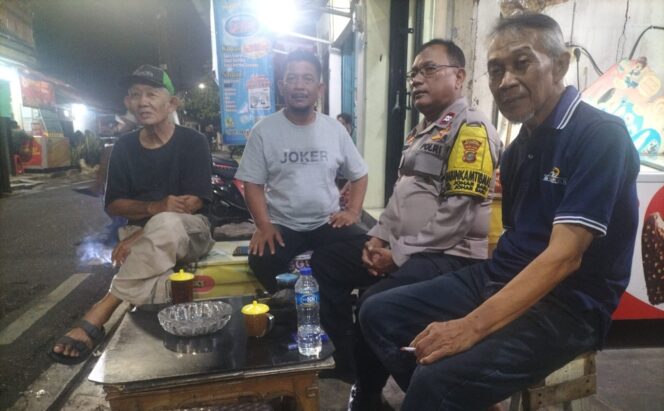 
					Patroli Dialogis dan Sambang Door to Door, Polisi Perkuat Cooling System di RW 11 Johar Baru