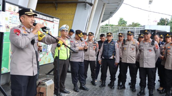 
					1295 Personel Amankan Laga Persija vs Bhayangkara Presisi di GBK