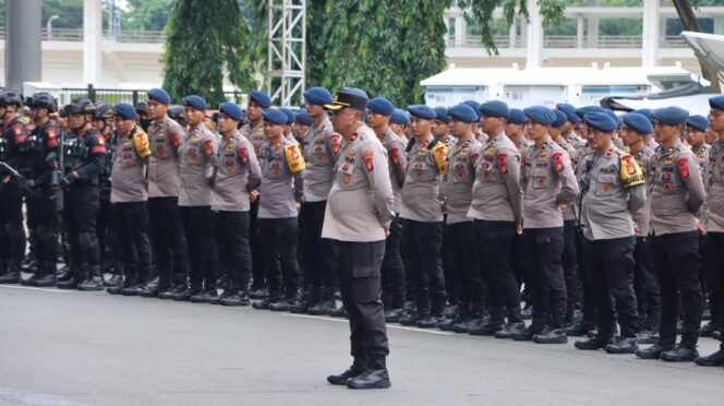
					Polisi Terjunkan 1.295 Personel Gabungan Layani Laga Persija vs Bhayangkara Presisi di GBK