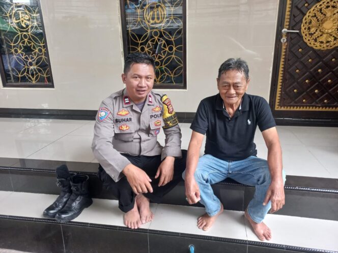 
					Bhabinkamtibmas Kebon Kacang Sambangi Tokoh Masyarakat RW 08 untuk Perkuat Kamtibmas