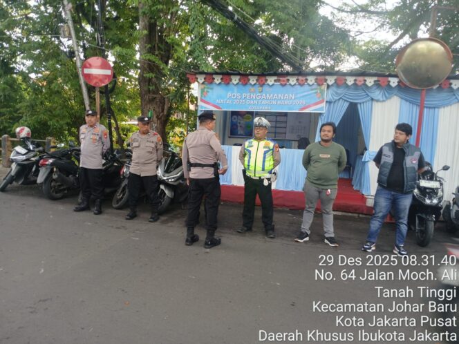 
					Polisi Siaga Nataru, Pospam Kota Paris Johar Baru Gelar Apel Pengamanan dan Pelayanan
