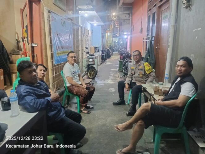 
					Deteksi Dini Gangguan Kamtibmas, Polisi Datangi Pos Satkamling RW 06 Kampung Rawa