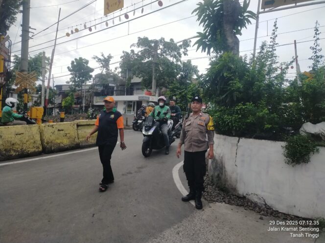 
					Antisipasi Kepadatan Pagi Hari, Polisi Lakukan Pengaturan Lalu Lintas di Johar Baru