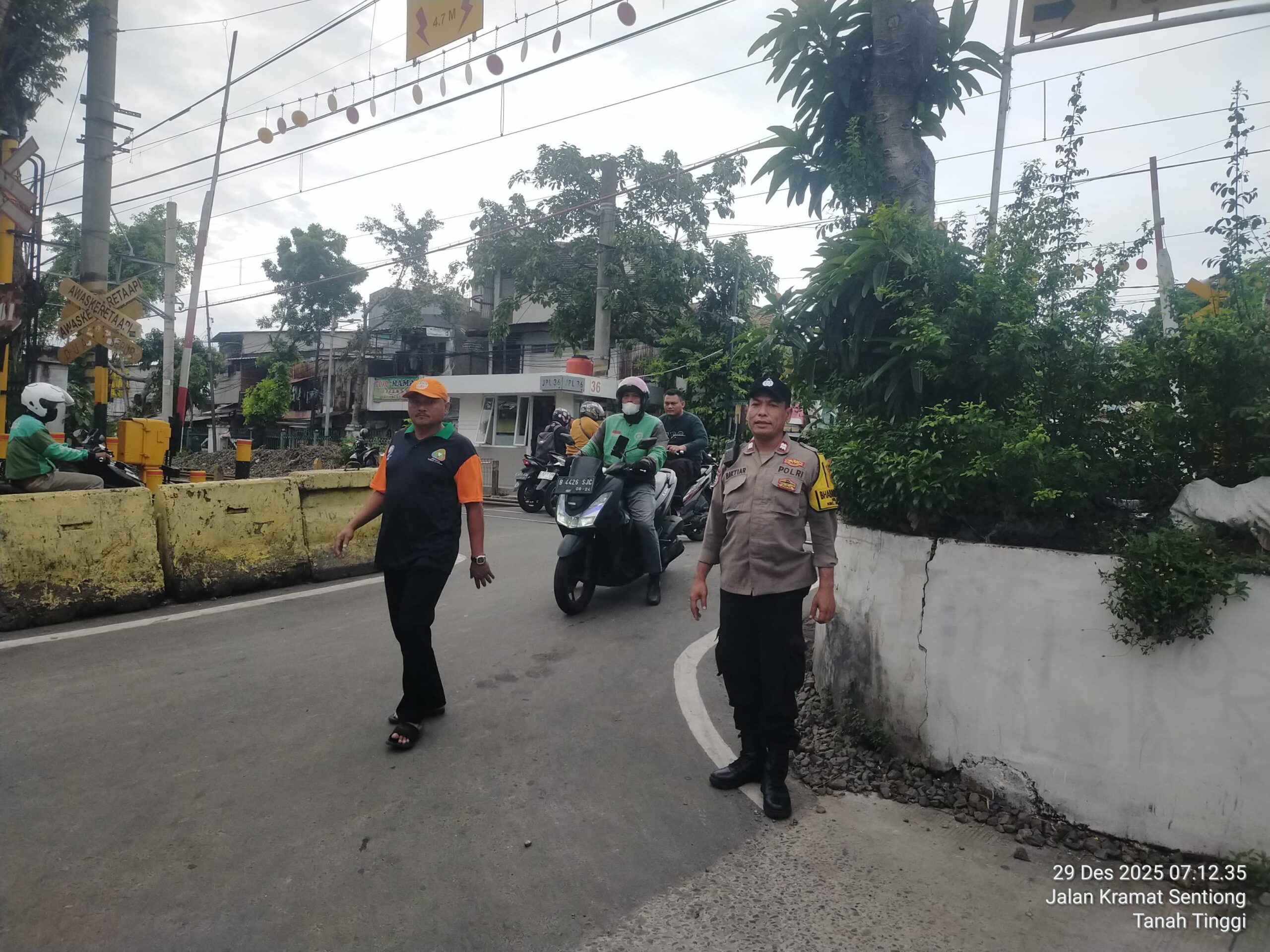 Antisipasi Kepadatan Pagi Hari, Polisi Lakukan Pengaturan Lalu Lintas di Johar Baru
