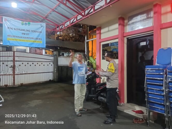 
					Bhabinkamtibmas Sambangi Pos Satkamling RW 07 Kampung Rawa Perkuat Keamanan Lingkungan