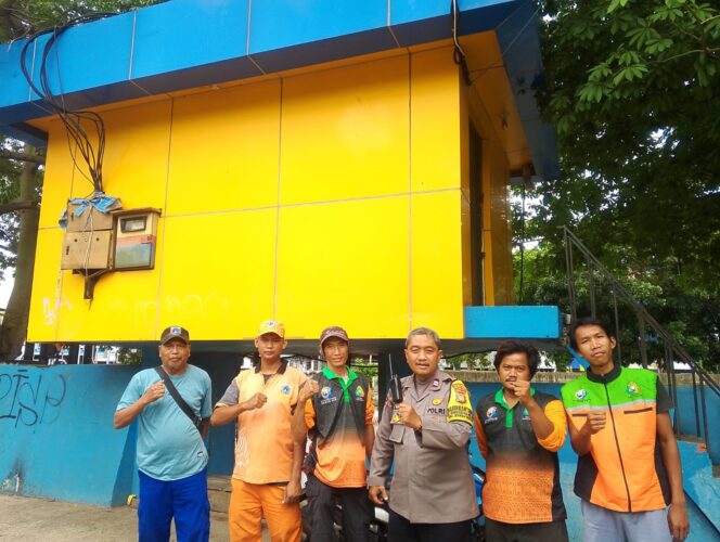 
					Polisi Cek Pompa Air Mangga Dua Selatan, Antisipasi Banjir Sejak Dini