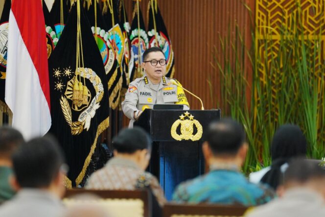
					Belasan Ribu Personel Dikerahkan, Polri Kawal Pemulihan Pascabencana di Sumatera