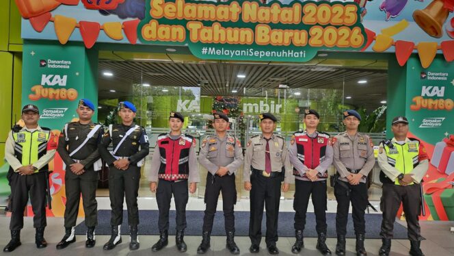 
					Patroli Jalan Kaki di Stasiun Gambir, Polisi Pastikan Keamanan Penumpang Jelang Akhir Tahun