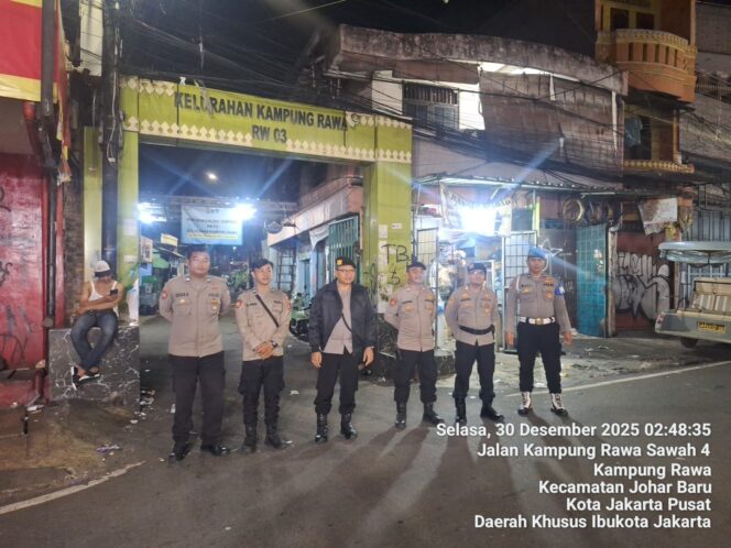 
					Momentum Nataru, Polsek Johar Baru Tingkatkan Patroli Dini Hari untuk Memberikan Rasa Aman Warga