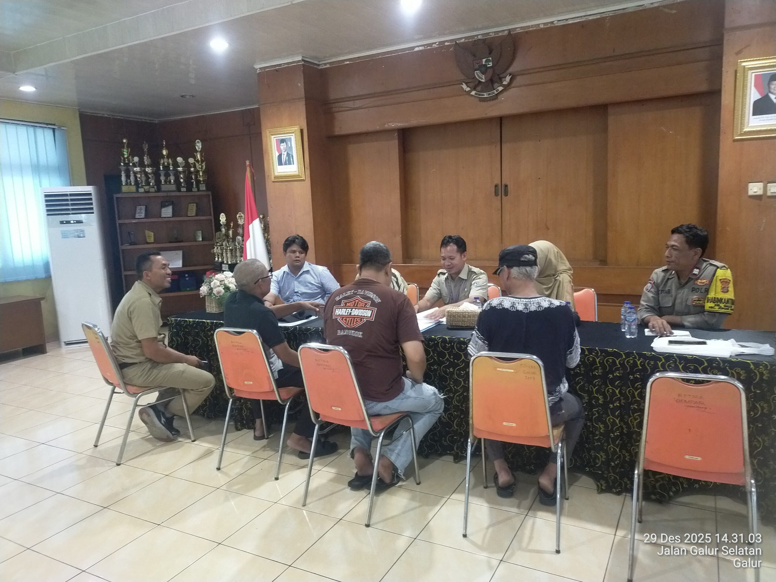 Dorong Akses Keadilan Warga, Bhabinkamtibmas Galur Hadiri Posbakum Permohonan Ahli Waris