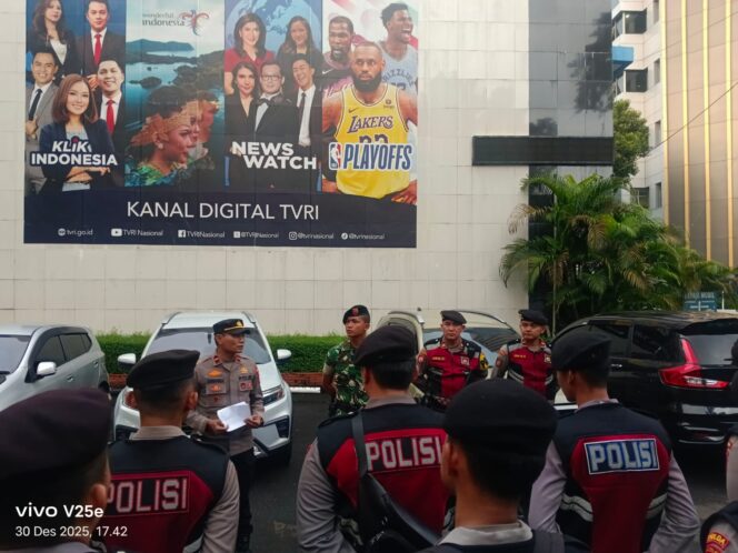 
					TNI-Polri Gelar Apel Pelayanan Malam Tahun Baru 2026 Bertema “Bersatu Dalam Harmoni” di Halaman Parkir TVRI