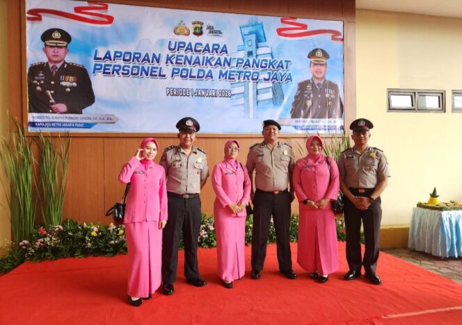 
					Belasan Anggota Polsek Metro Menteng Resmi Naik Pangkat Dalam Upacara di Polres Jakpus