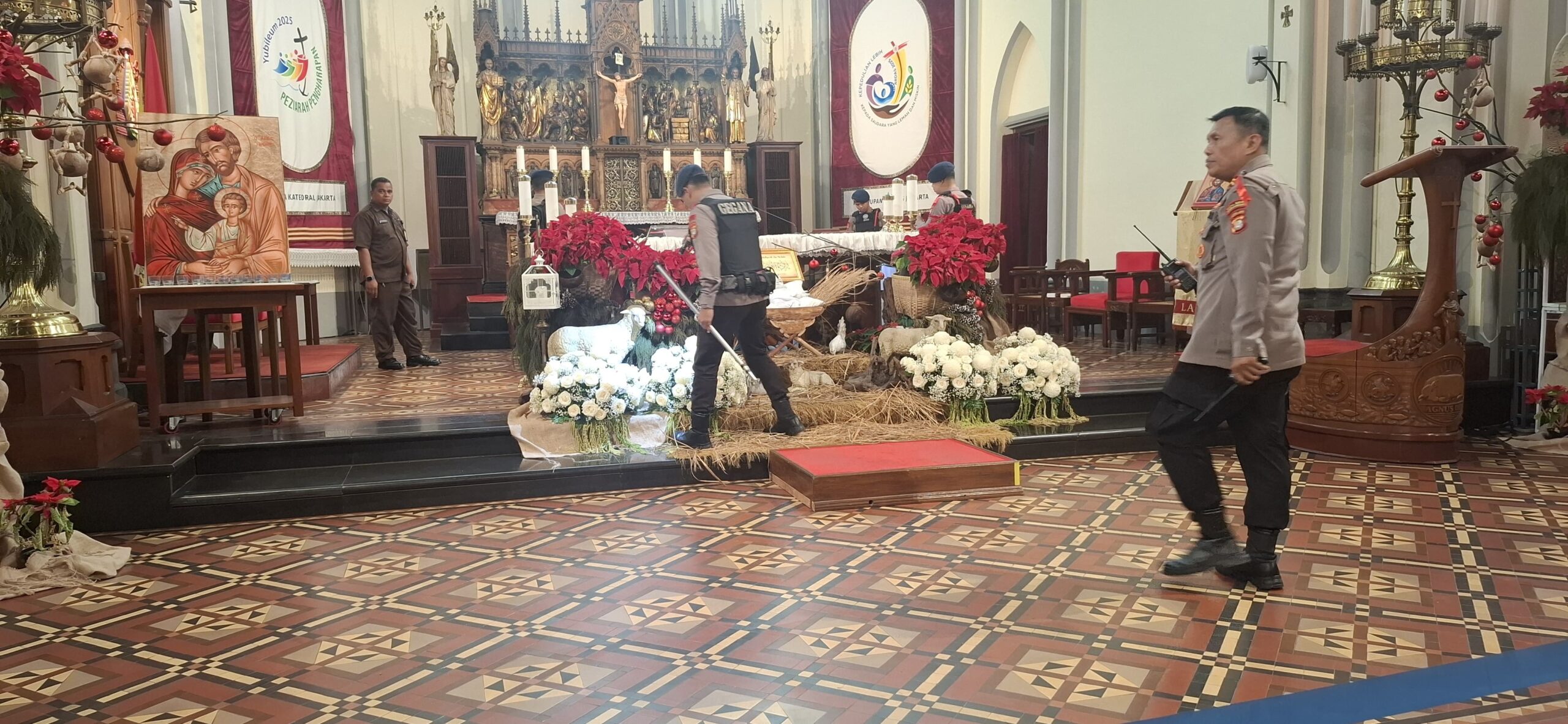 Kanit Samapta Dampingi Sterilisasi Jibom-K9 Pastikan Misa Tutup Tahun di Katedral Aman