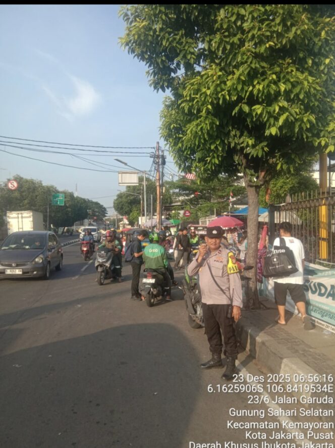 
					Jamin Kelancaran Aktivitas Warga, Polsek Kemayoran Lakukan Ploting Pagi di Jalan Garuda