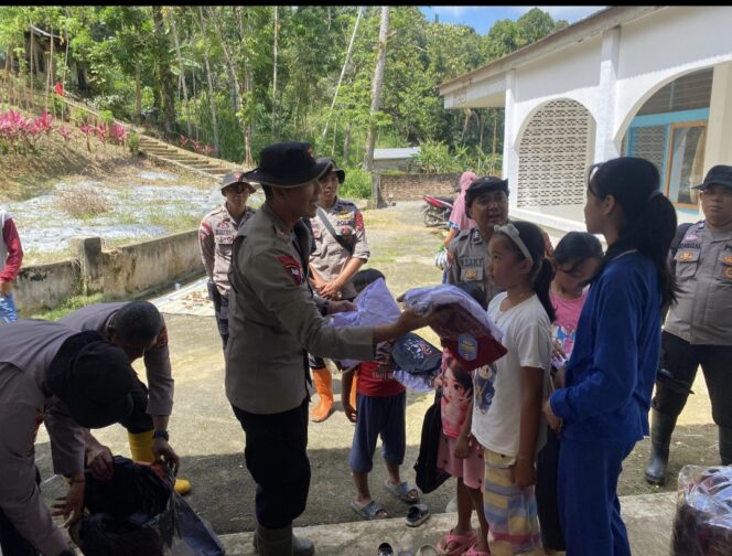 
					Satbrimob Polda Jambi Turun Langsung Salurkan Bantuan Kemanusiaan untuk Korban Banjir dan Longsor di Agam
