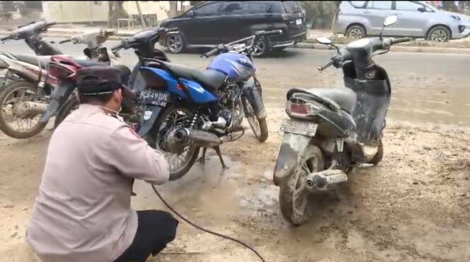 
					Bengkel dan Cuci Motor Mobile Polres Aceh Tamiang Untuk Masyarakat Terdampak Banjir