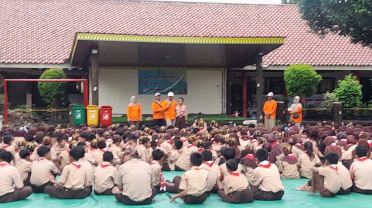 “Sampah Jadi Berkah Tema Dalam Edukasi Pengelolaan Sampah di SDN 06 Pulogebang