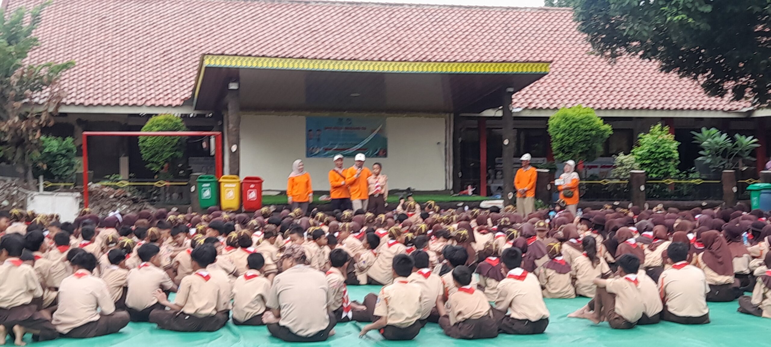 “Sampah Jadi Berkah Tema Dalam Edukasi Pengelolaan Sampah di SDN 06 Pulogebang