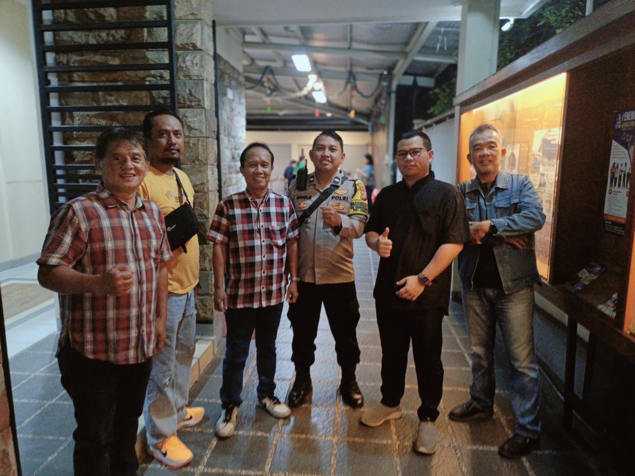 Pelayanan Bhabinkamtibmas Dalam Perayaan Malam Tahun Baru di Gereja Isa Almasih