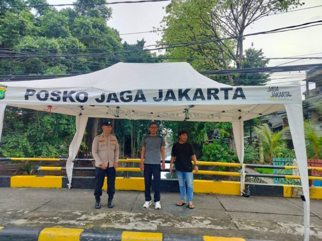 
					Jaga Jakarta di Malam Tahun Baru, Polsek Johar Baru Dirikan Tenda Posko Pengamanan