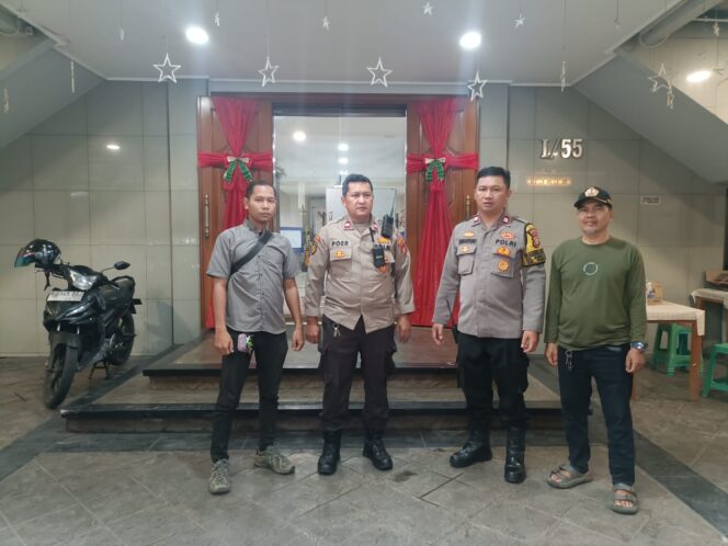 
					Polsek Metro Tanah Abang Amankan Ibadah Natal Akhir Tahun di Gereja Pantekosta di Indonesia Jemaat Shoshinim