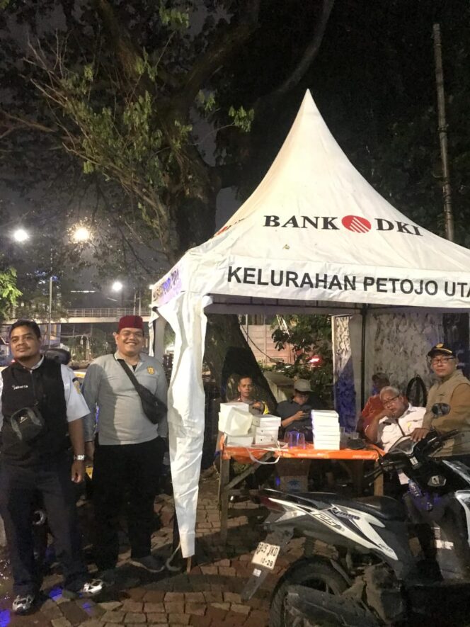 
					Pengamanan Malam Tahun Baru di Petojo Utara Berjalan Kondusif, Polisi Bersinergi Jaga Situasi Wilayah