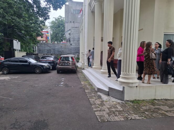 
					Polsek Metro Tanah Abang Laksanakan Pengamanan Ibadah Natal di GPIB Anugerah